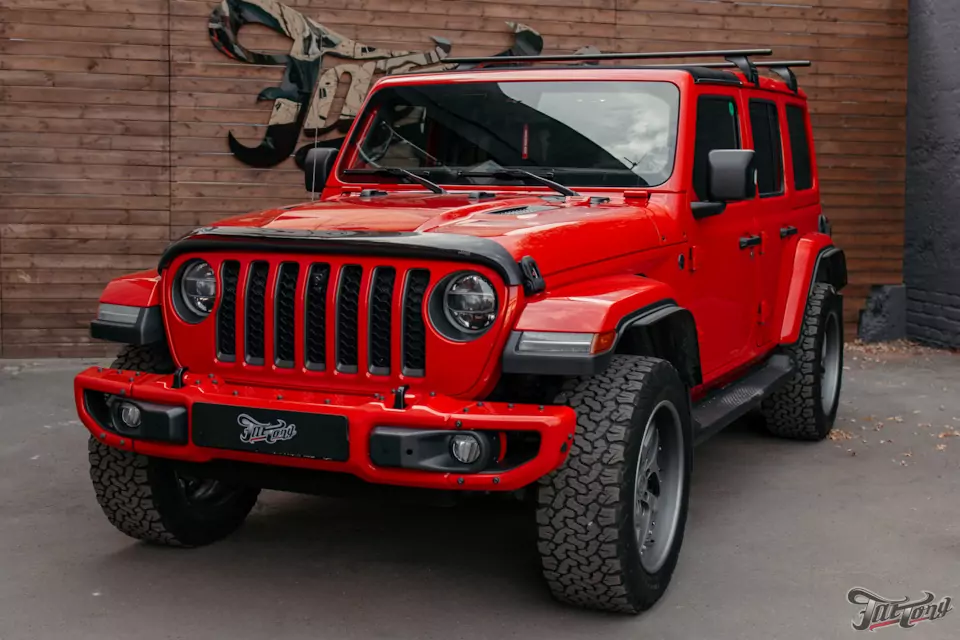 Кузовной ремонт яркого Jeep Wrangler
